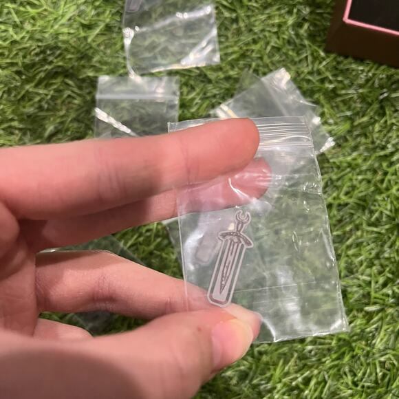 House of Flame and Shadow Pin Darkly Bookish Box Legendary Sarah J Maas - Picture 6 of 6